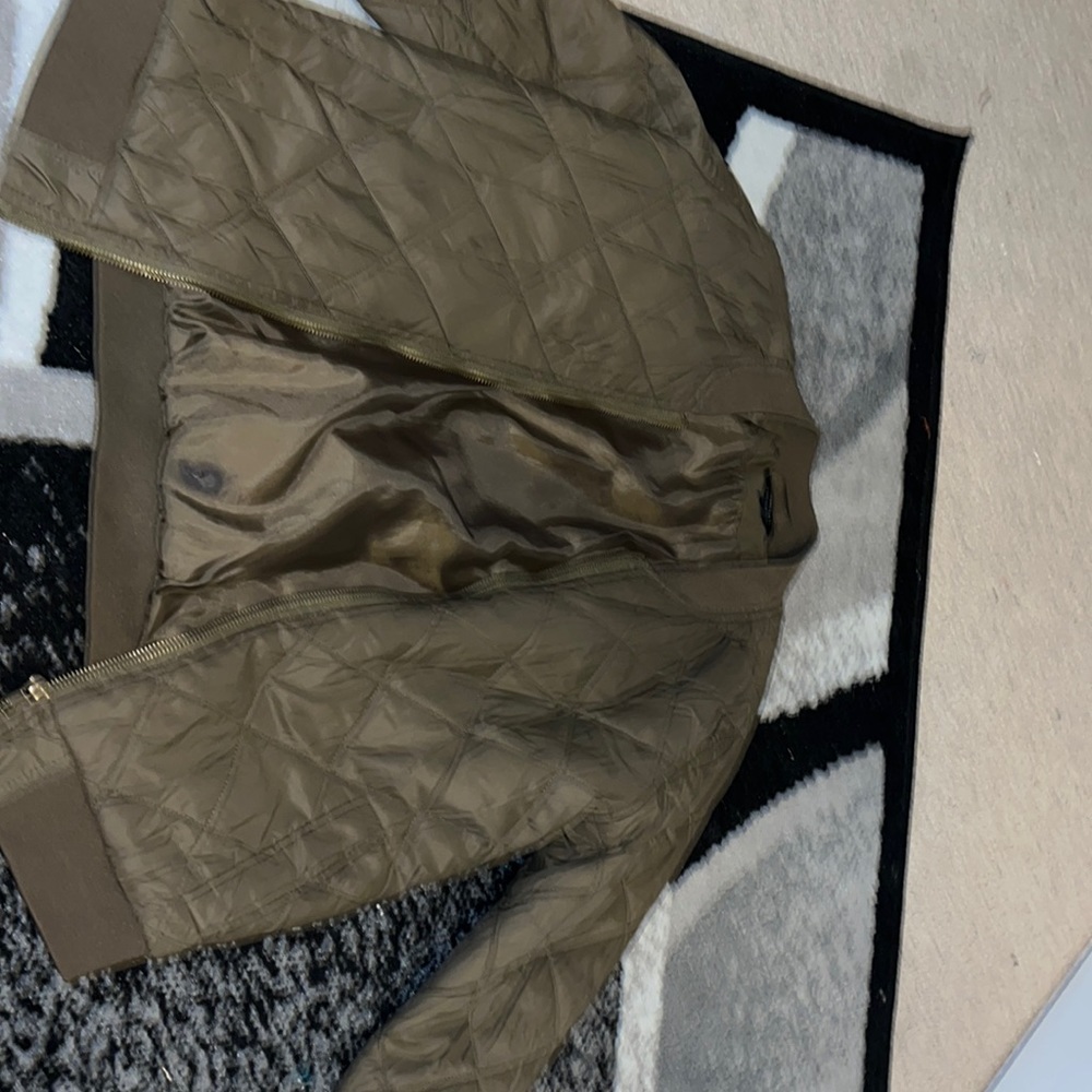 Forever 21 olive green bomber. Size m worn once.